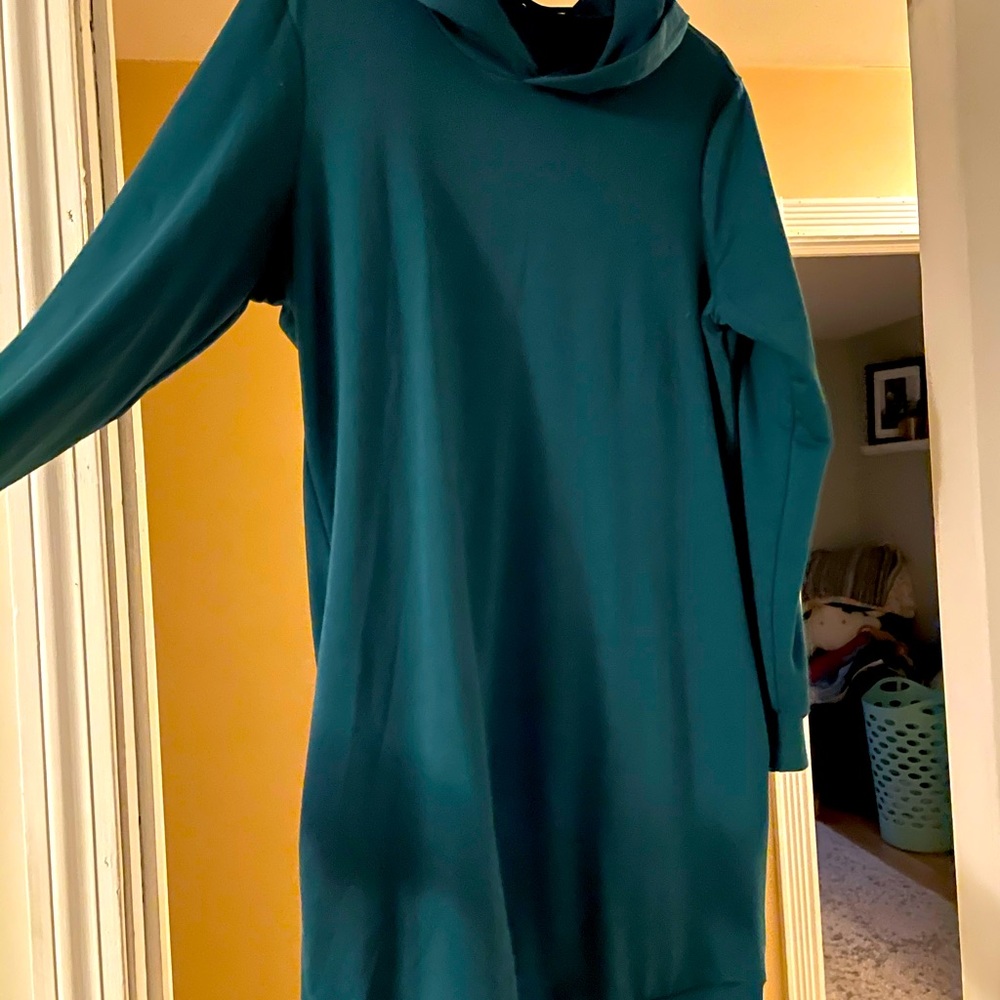 Sweatshirt dress with hood